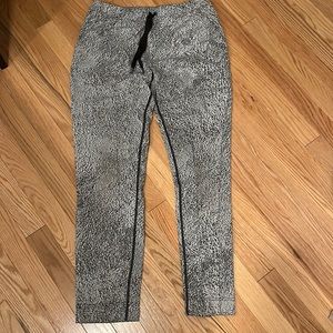 Lululemon pants size 4